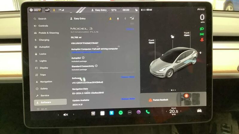 TESLA MODEL 3