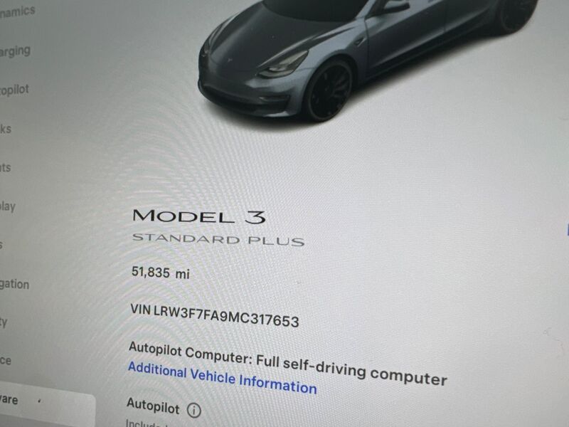 TESLA MODEL 3