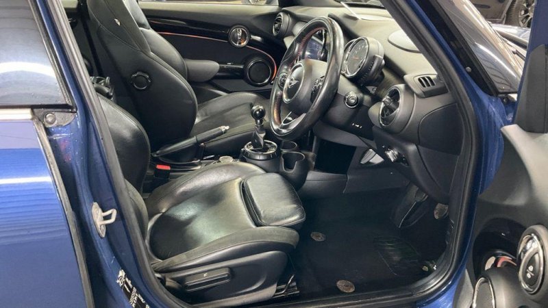 MINI HATCH