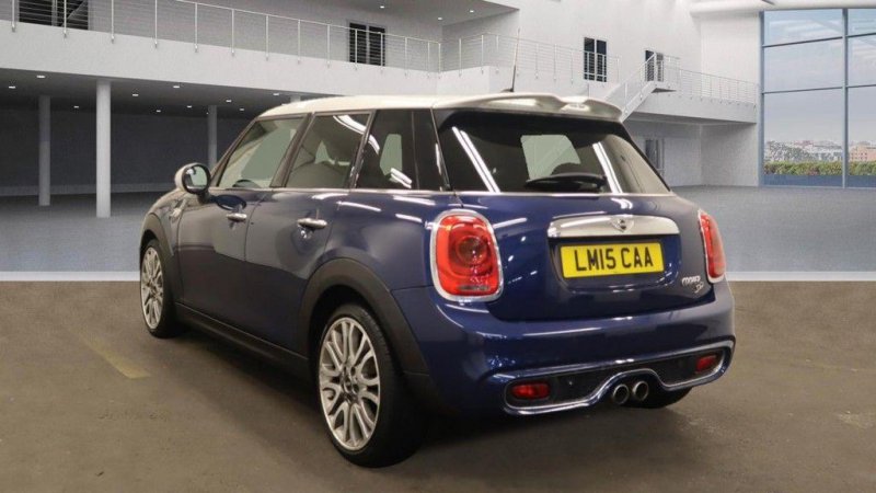 MINI HATCH