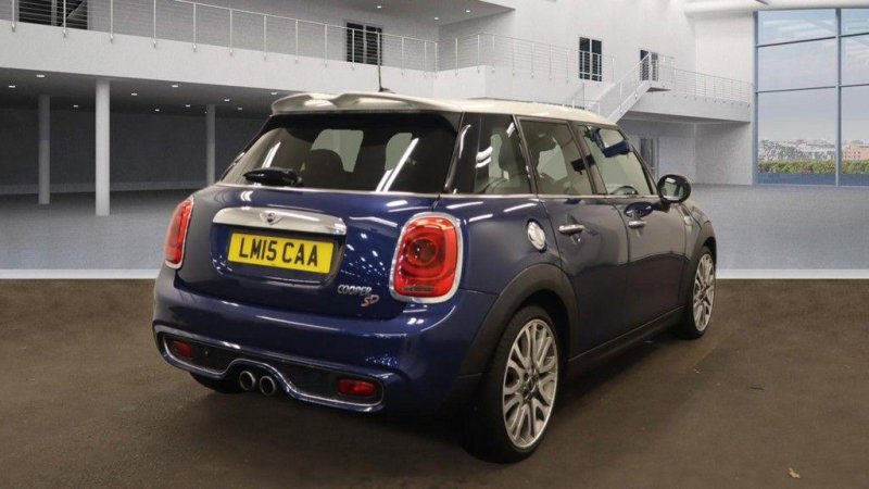 MINI HATCH