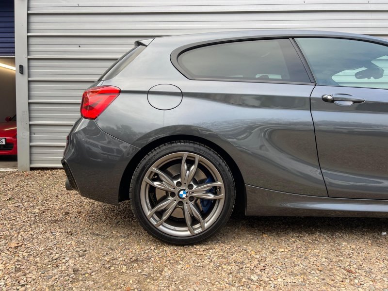 BMW 1 SERIES