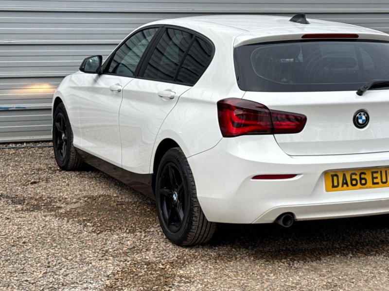 BMW 1 SERIES