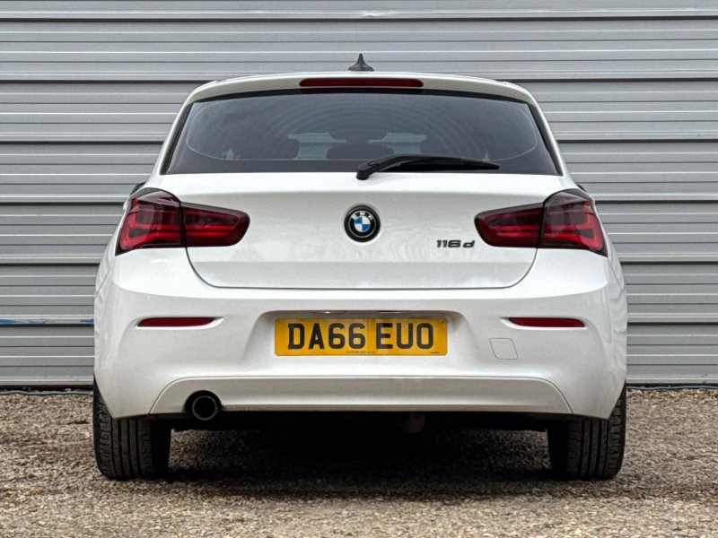 BMW 1 SERIES