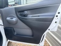 NISSAN E-NV200