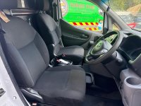 NISSAN E-NV200