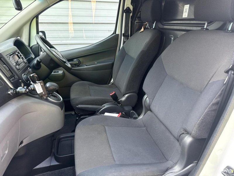 NISSAN E-NV200