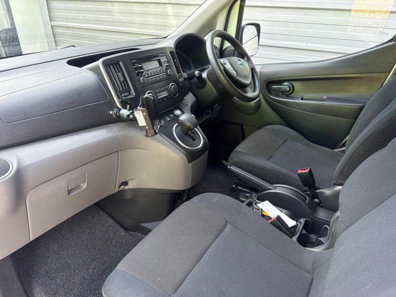 NISSAN E-NV200