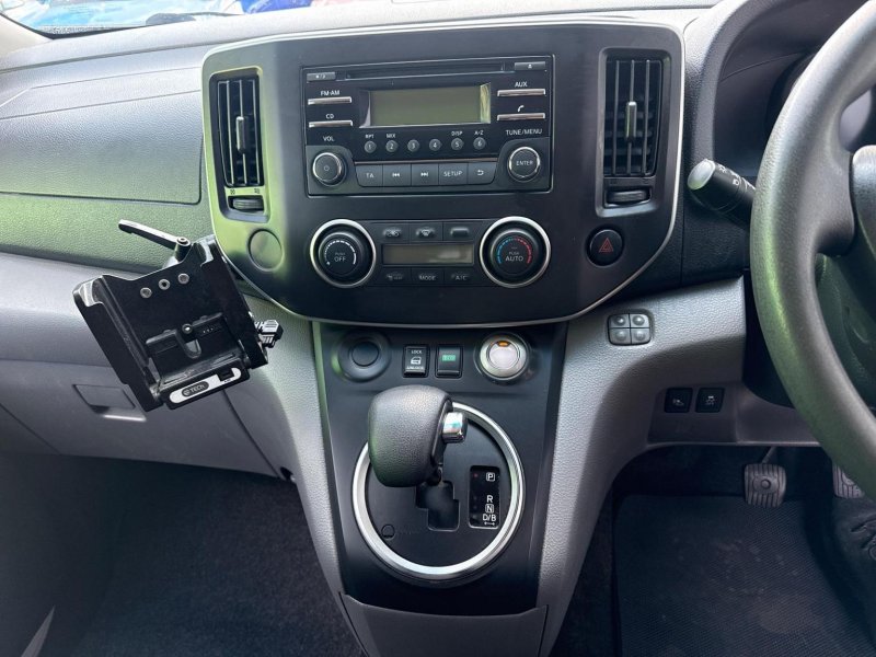 NISSAN E-NV200