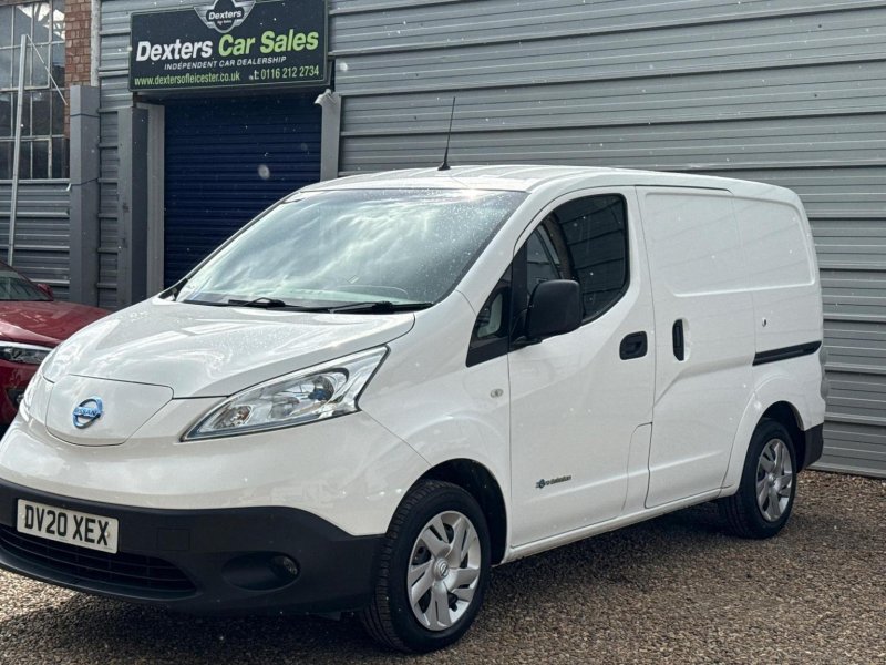 NISSAN E-NV200
