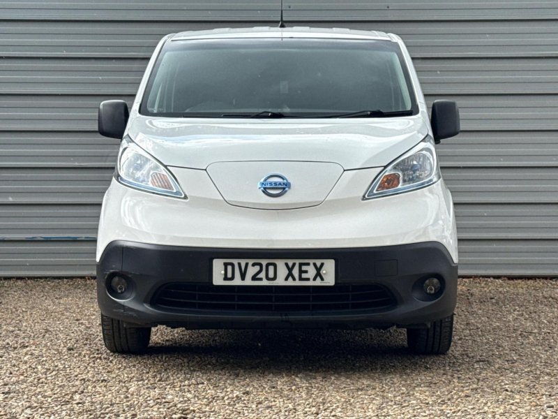 NISSAN E-NV200