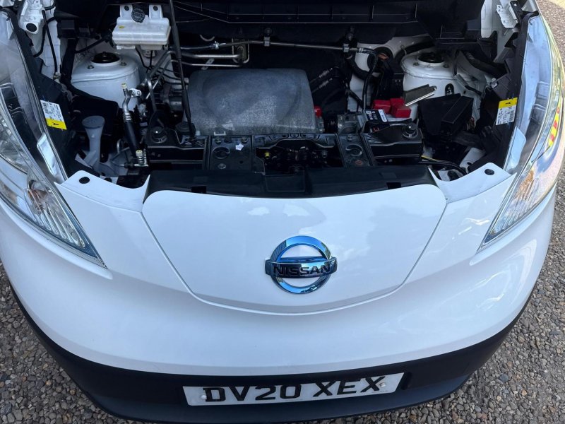 NISSAN E-NV200