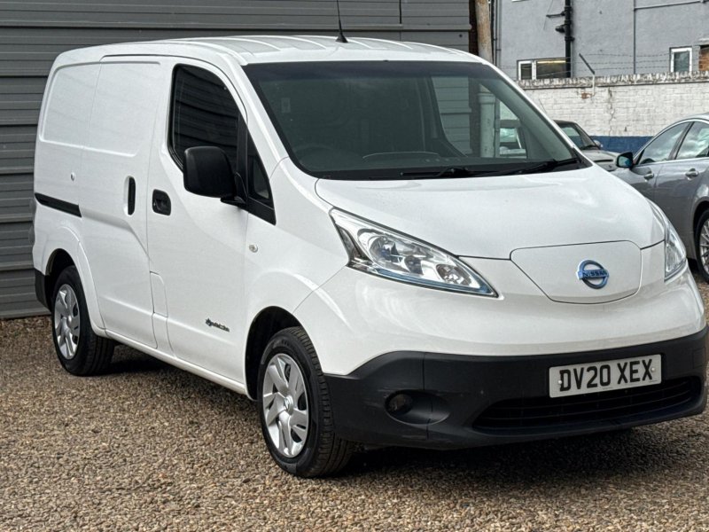NISSAN E-NV200