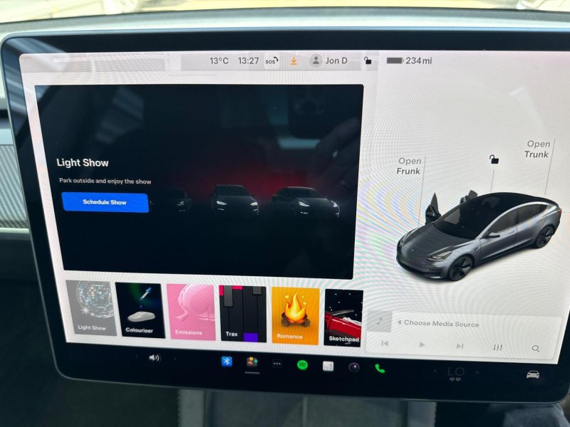 TESLA MODEL 3