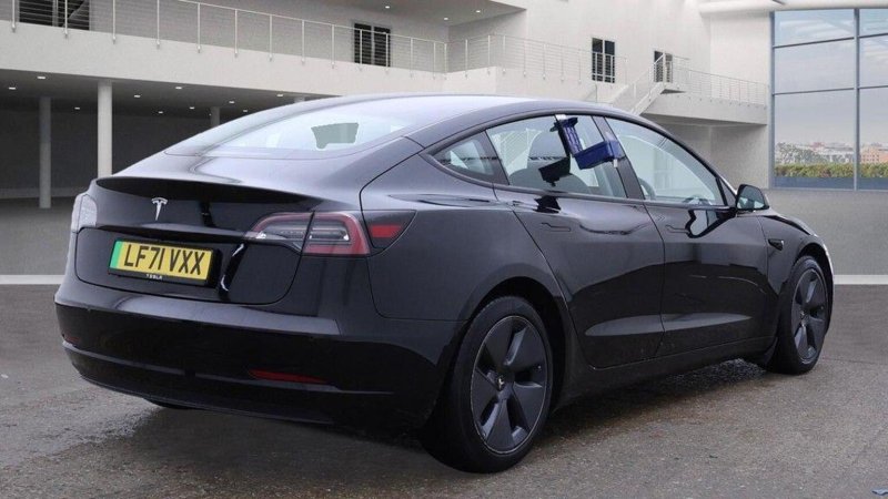 TESLA MODEL 3