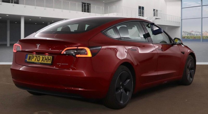 TESLA MODEL 3