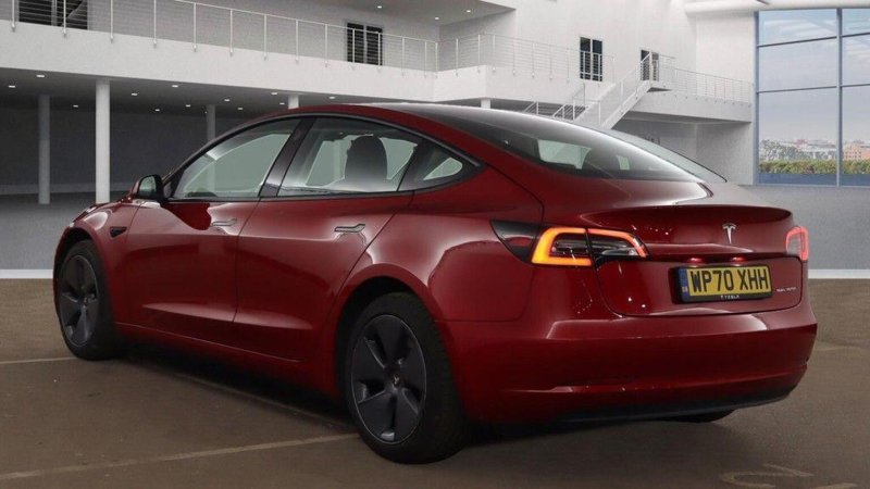 TESLA MODEL 3